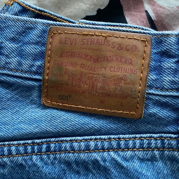 Levi’s 501 Shorts - Picture 3 of 4